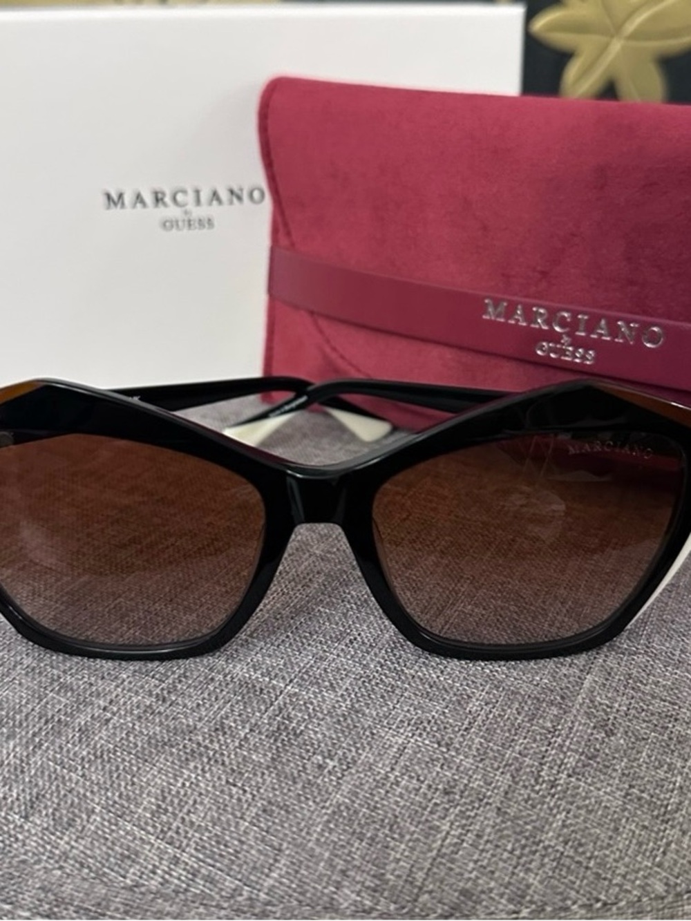 NWOT Marciano Black Frame Sunglasses with Brown Gradient Lenses